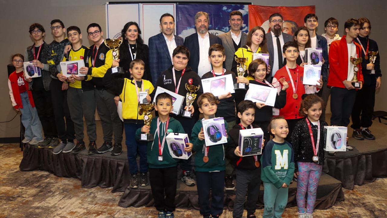 9. Uluslararasi Yürüyen Köşk Satranç Turnuvasi Sona Erdi̇ (12)