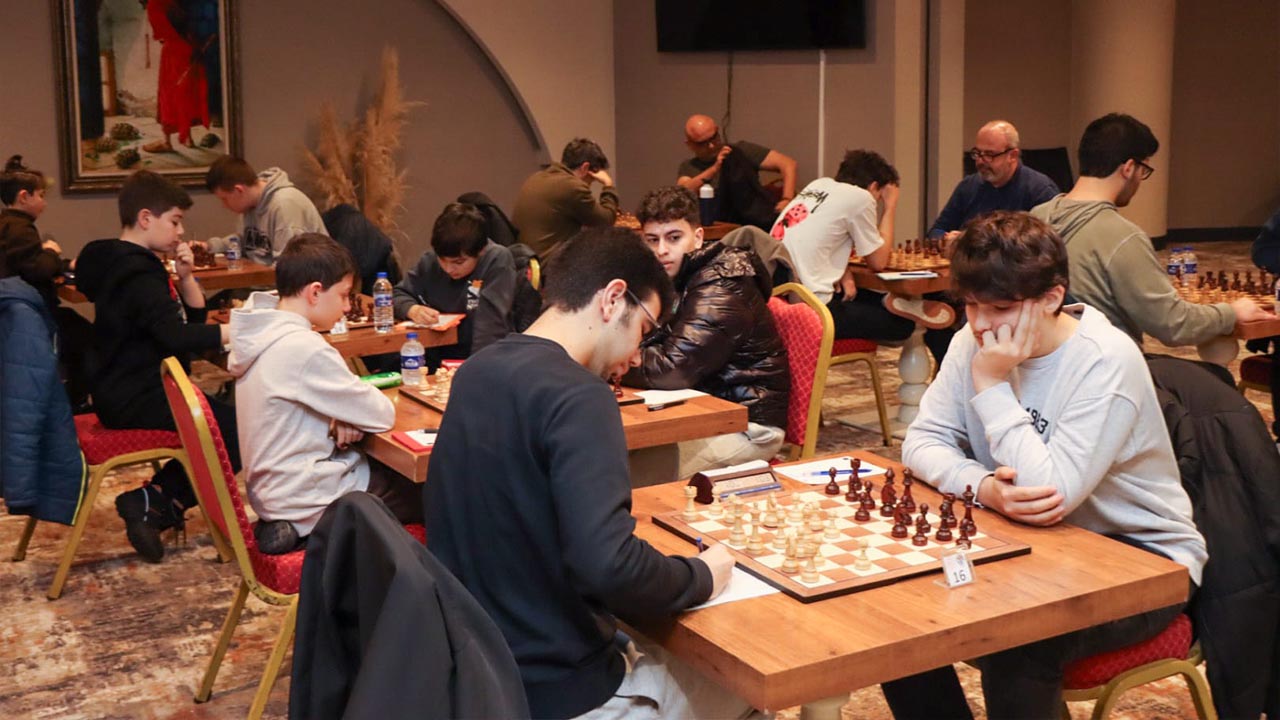 9. Uluslararasi Yürüyen Köşk Satranç Turnuvasi Sona Erdi̇ (3)