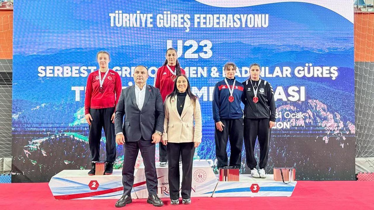 Canbay, Türkiye Üçüncüsü İlayda Çin’i Tebrik Etti (1)