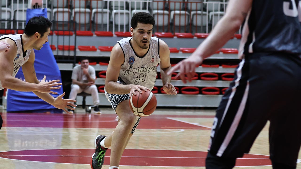 Çiftlikköy’ün Dev Adamları Uşak’ta Galibiyet Arayacak (2)