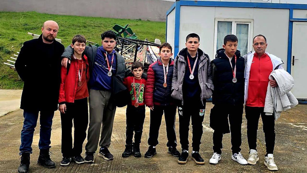 Yalova Esenkoy Belediyespor Gures Takimi Okul Spor Oyunlari Madalya (1)