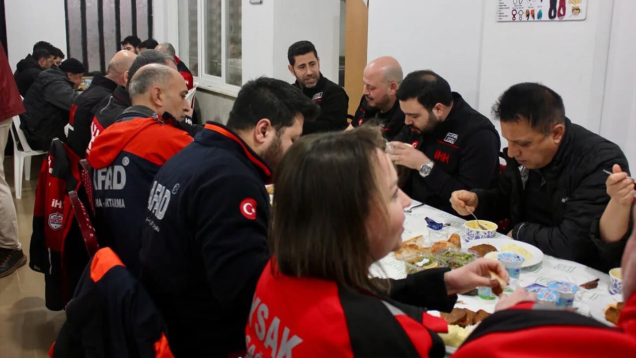 Arama Kurtarma Ekipleri İftarda Buluştu (2)