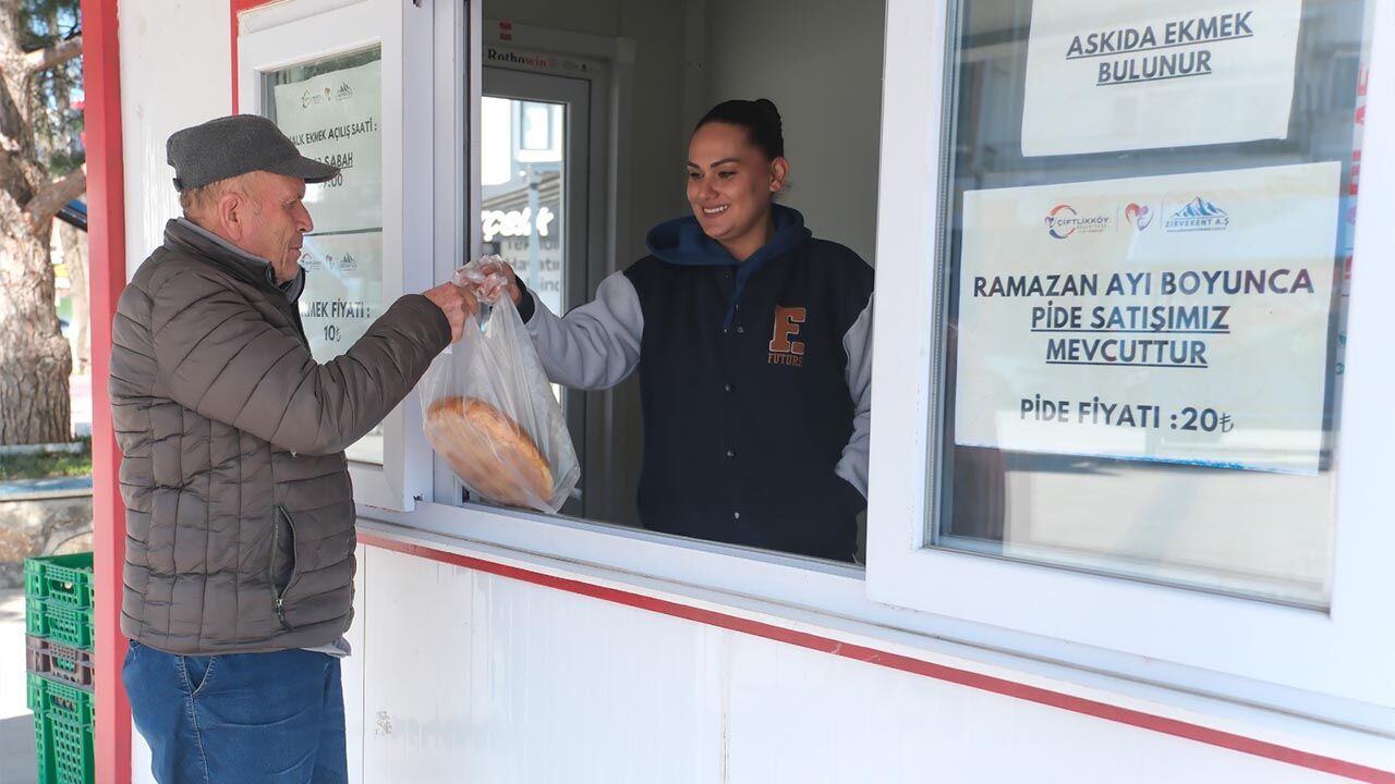 Çiftlikköy’de Halk Pide’ye Yoğun İlgi (2)