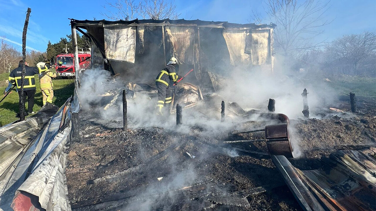 Çiftlikköy’de Konteyner Kütüphane Küle Döndü (1)