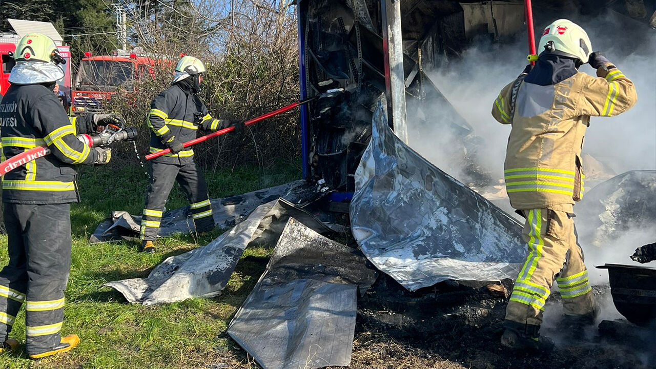 Çiftlikköy’de Konteyner Kütüphane Küle Döndü (4)