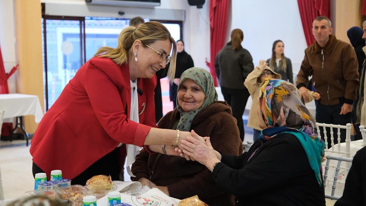 Fazlaca Biz Büyük Bir Aileyiz (1)