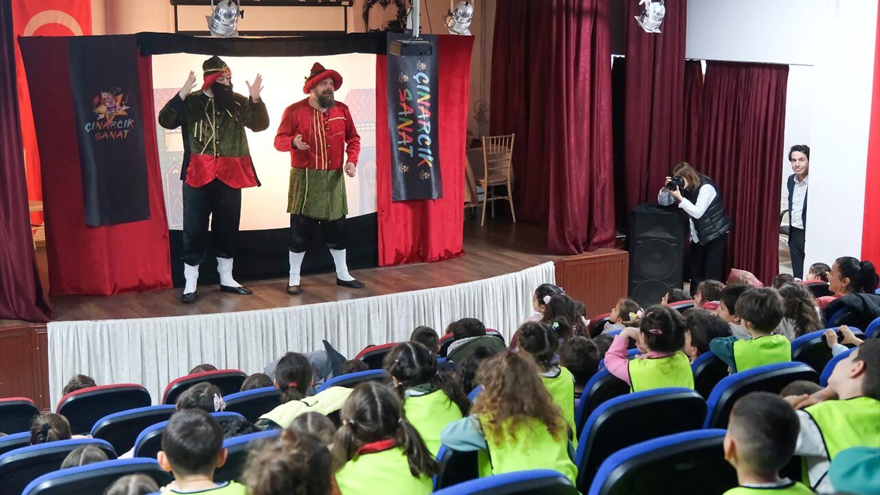 Hacivat Ile Karagöz Gösterisi Çiftlikköy’de Çocukları Büyüledi (4)