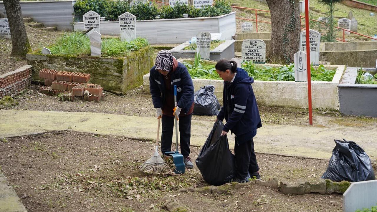 Kadıköy’de Bayram Hazırlığı Mezarlıklar Ziyarete Hazırlanıyor (2)