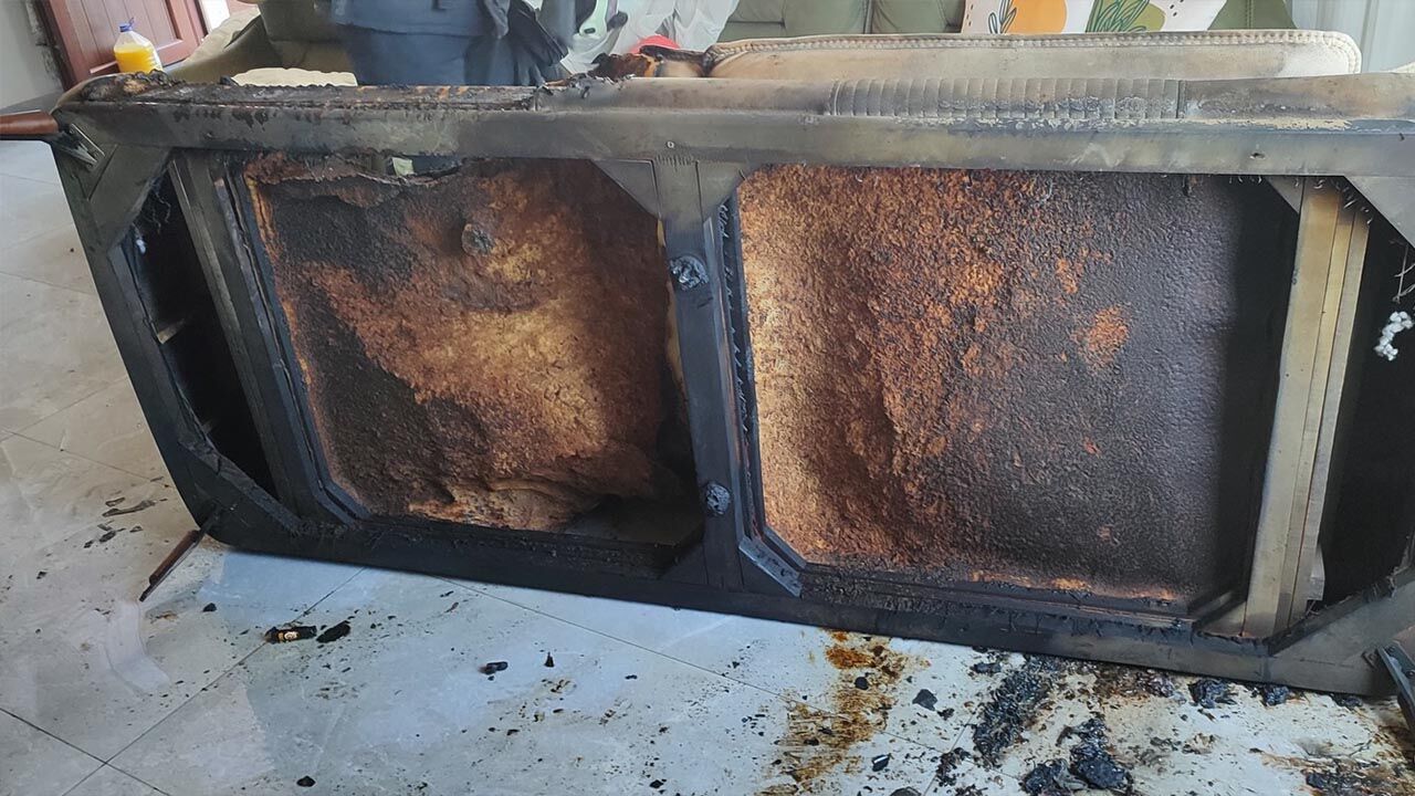 Kanepe Ve Perdeler Alev Aldı, Komşular Seferber Oldu (2)