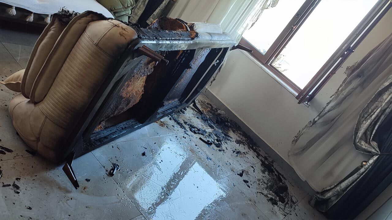 Kanepe Ve Perdeler Alev Aldı, Komşular Seferber Oldu (3)