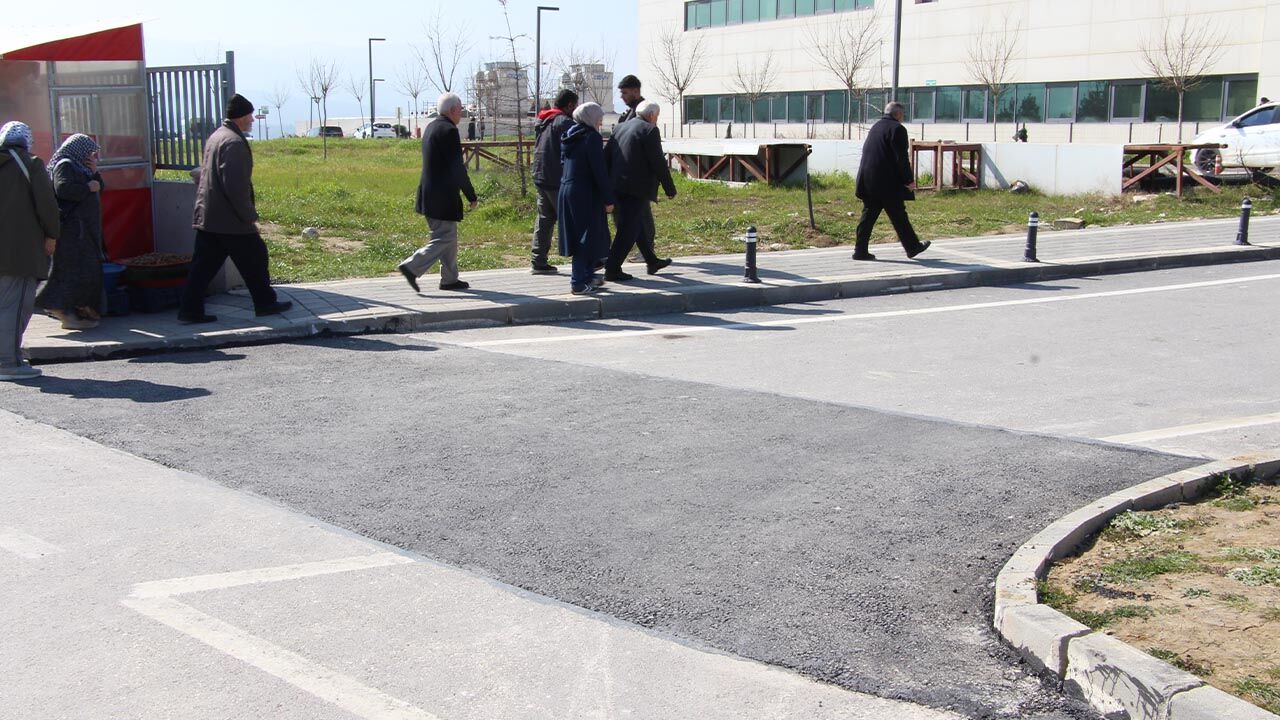 Yalova Egitim Arastirma Hastane Yol Kayma Cokme Asfalt Yama Kaldirim Bozulma Tehlike (2)-1