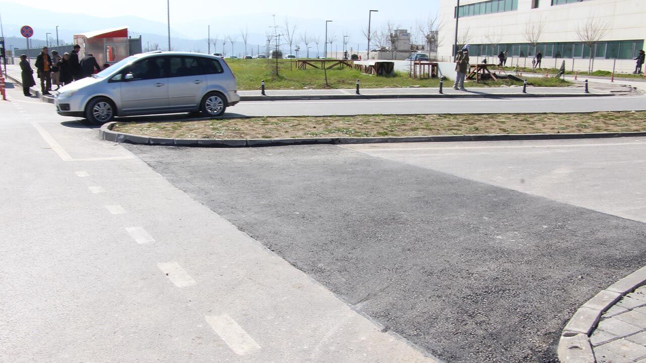 Yalova Egitim Arastirma Hastane Yol Kayma Cokme Asfalt Yama Kaldirim Bozulma Tehlike (3)-1