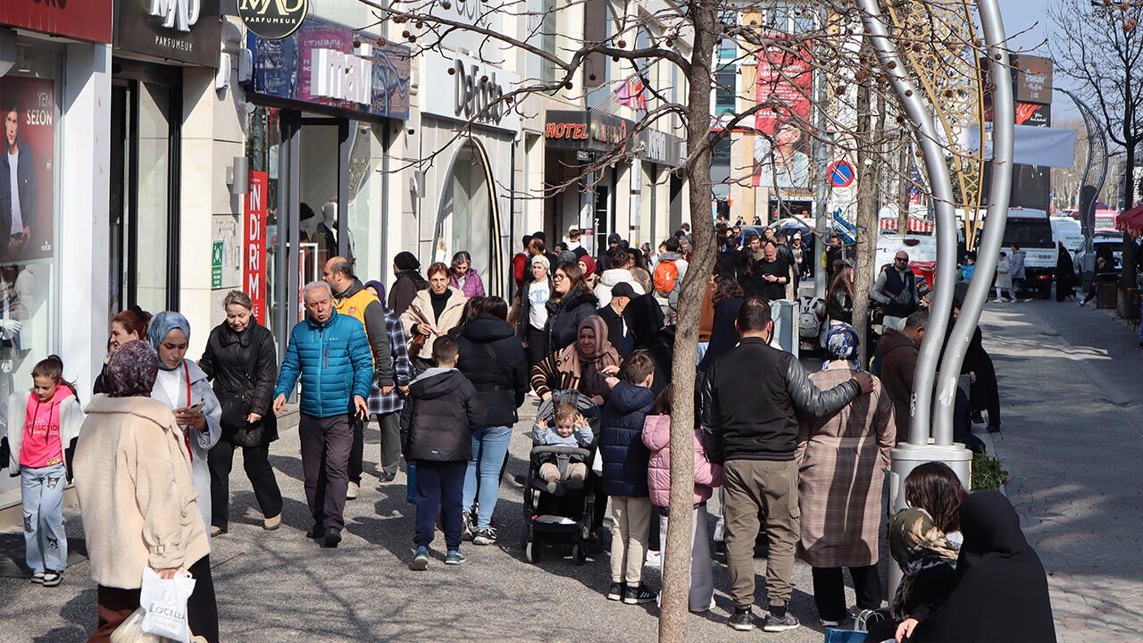 Yalova’da Bayram Telaşı Çarşı Doldu Taştı (2)