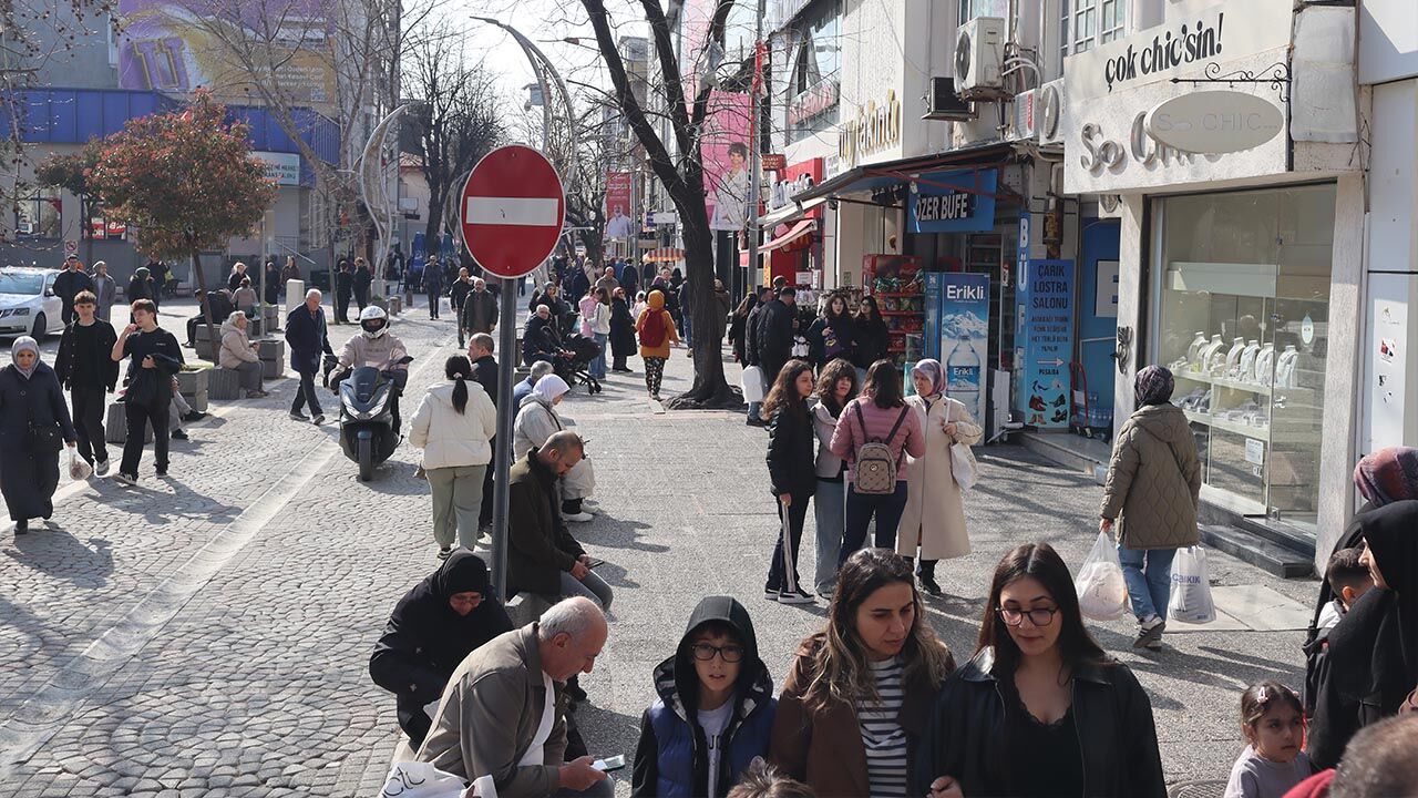 Yalova’da Bayram Telaşı Çarşı Doldu Taştı (3)