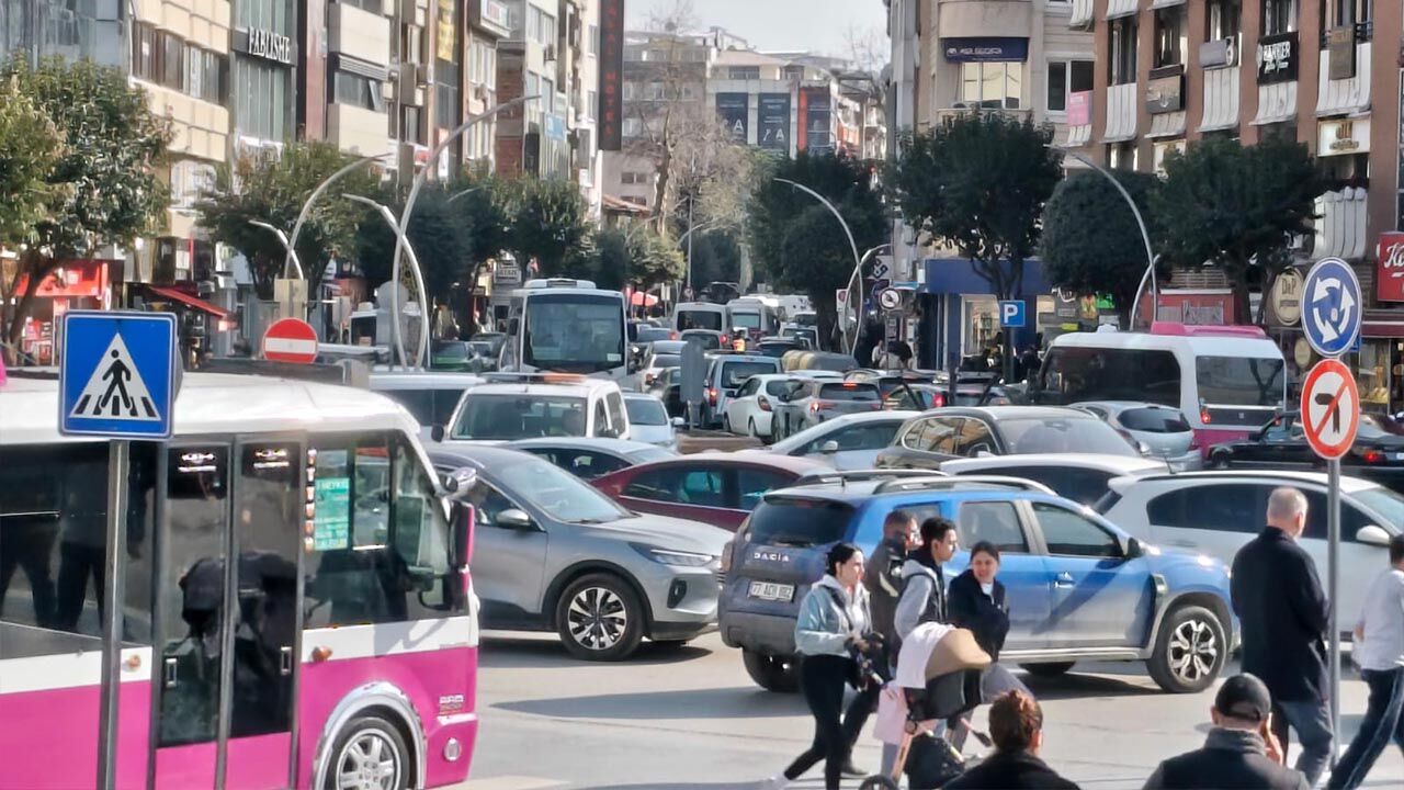 Yalova’da Bayram Telaşı Çarşı Doldu Taştı (6)