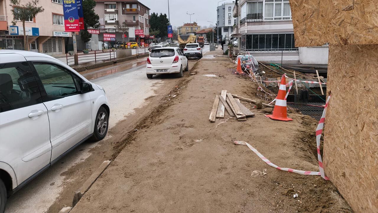 Şehit Ömer Faydalı Caddesi Çamur Deryasına Döndü (5)