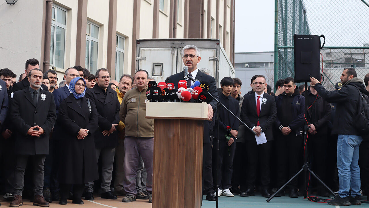 Yüzlerce Meslektaşı Fatma Nur Öğretmeni Son Yolculuğuna Uğurladı (3)