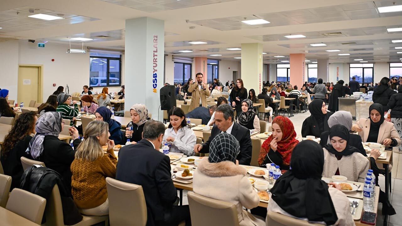 Vali Usta, Öğrencilerle İftar Sofrasında Buluştu (2)