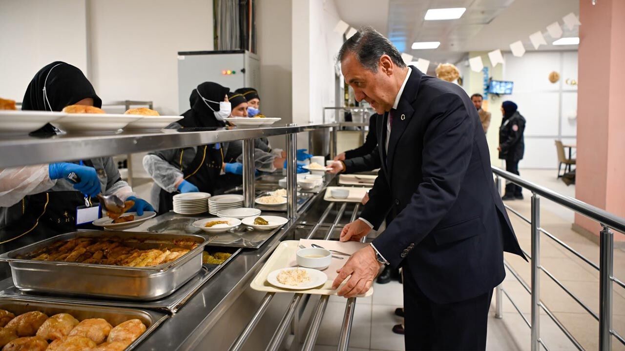 Vali Usta, Öğrencilerle İftar Sofrasında Buluştu (3)