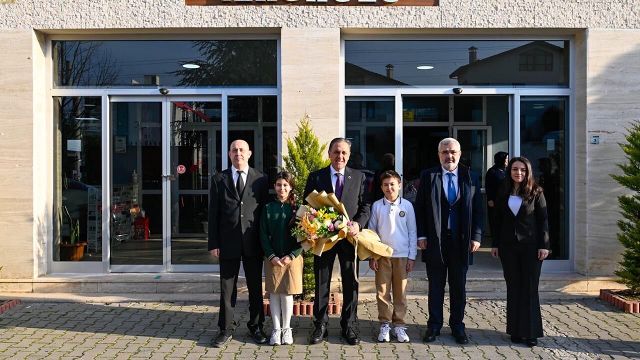Vali Usta, Öğrencilerle İstiklal Marşı’nı Okudu (4)