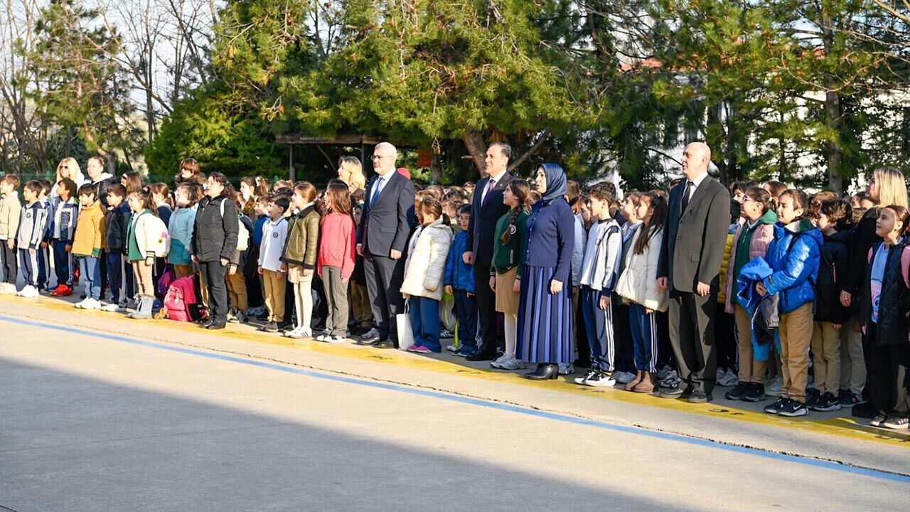 Vali Usta, Öğrencilerle İstiklal Marşı’nı Okudu (5)