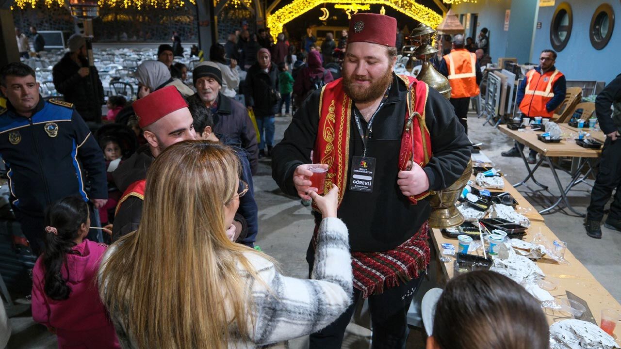 Yalova Altinova Belediyesi Cumhuriyet Mahalle Dev Iftar (1)