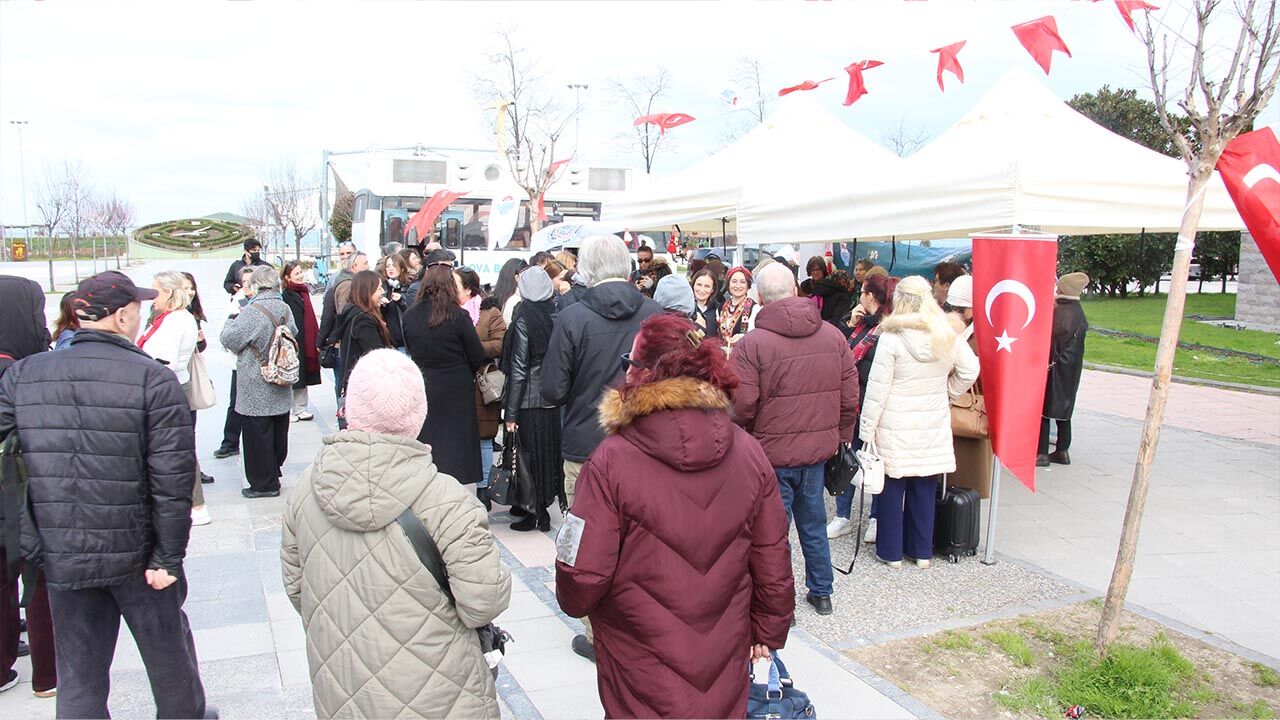 Yalova Balkan Gocmen Martenicka Bahar Mujde Beyaz Kirmizi Ip Bileklik (1)
