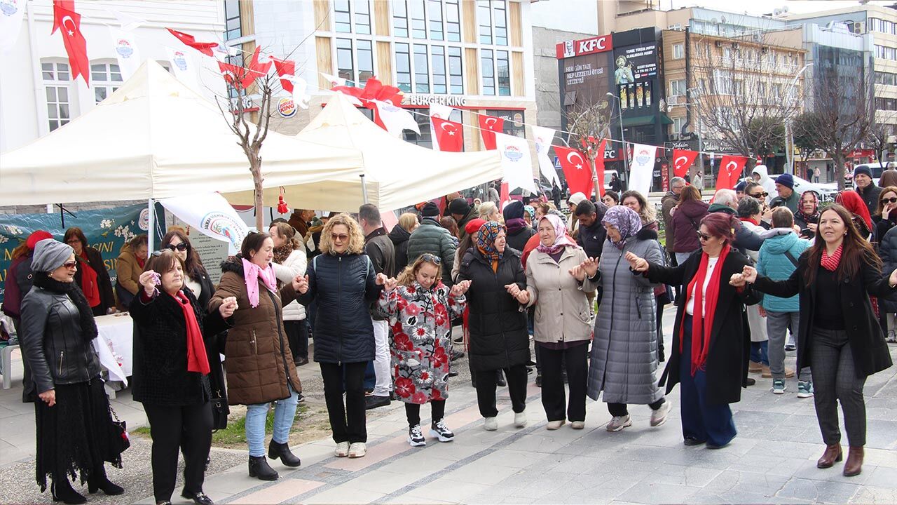 Yalova Balkan Gocmen Martenicka Bahar Mujde Beyaz Kirmizi Ip Bileklik (10)