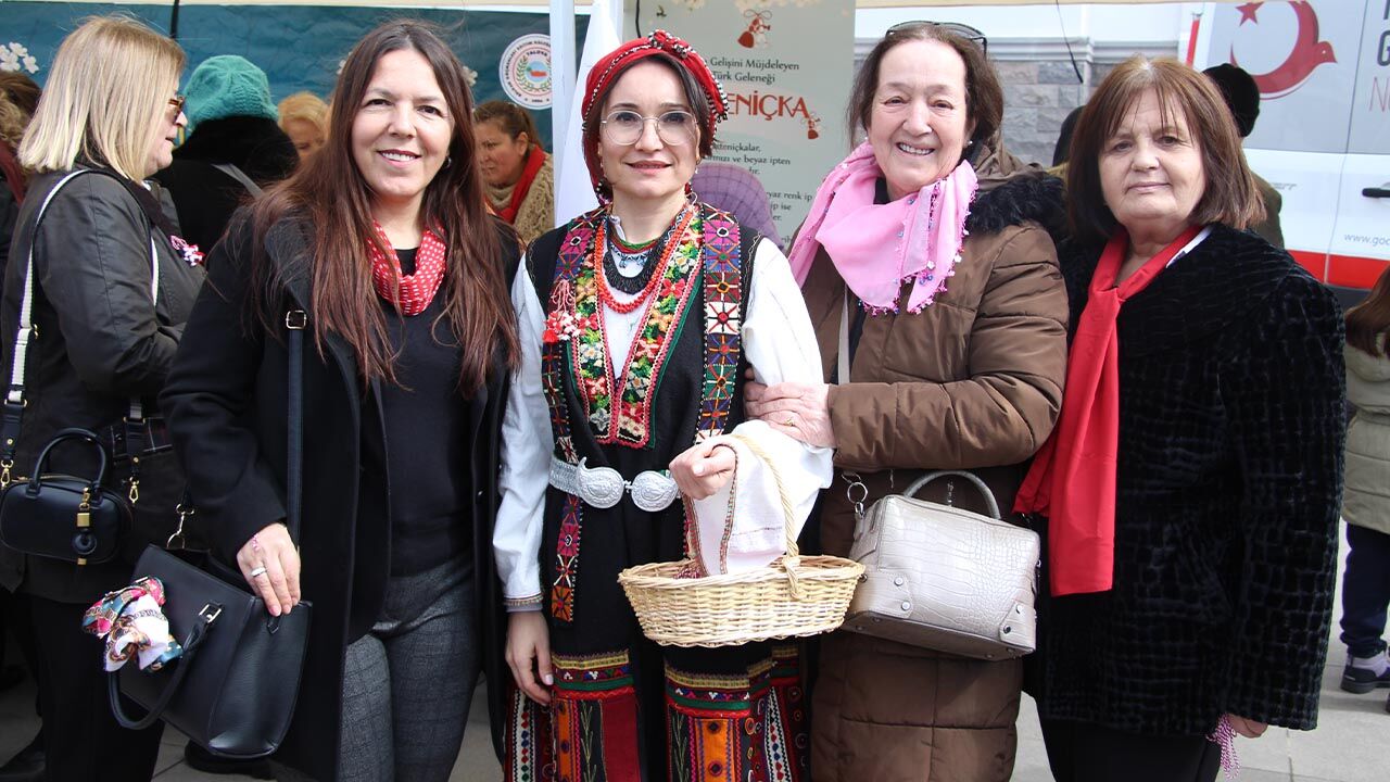 Yalova Balkan Gocmen Martenicka Bahar Mujde Beyaz Kirmizi Ip Bileklik (6)