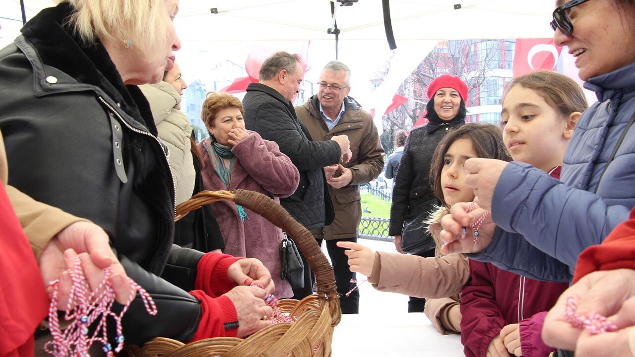 Yalova Balkan Gocmen Martenicka Bahar Mujde Beyaz Kirmizi Ip Bileklik (9)