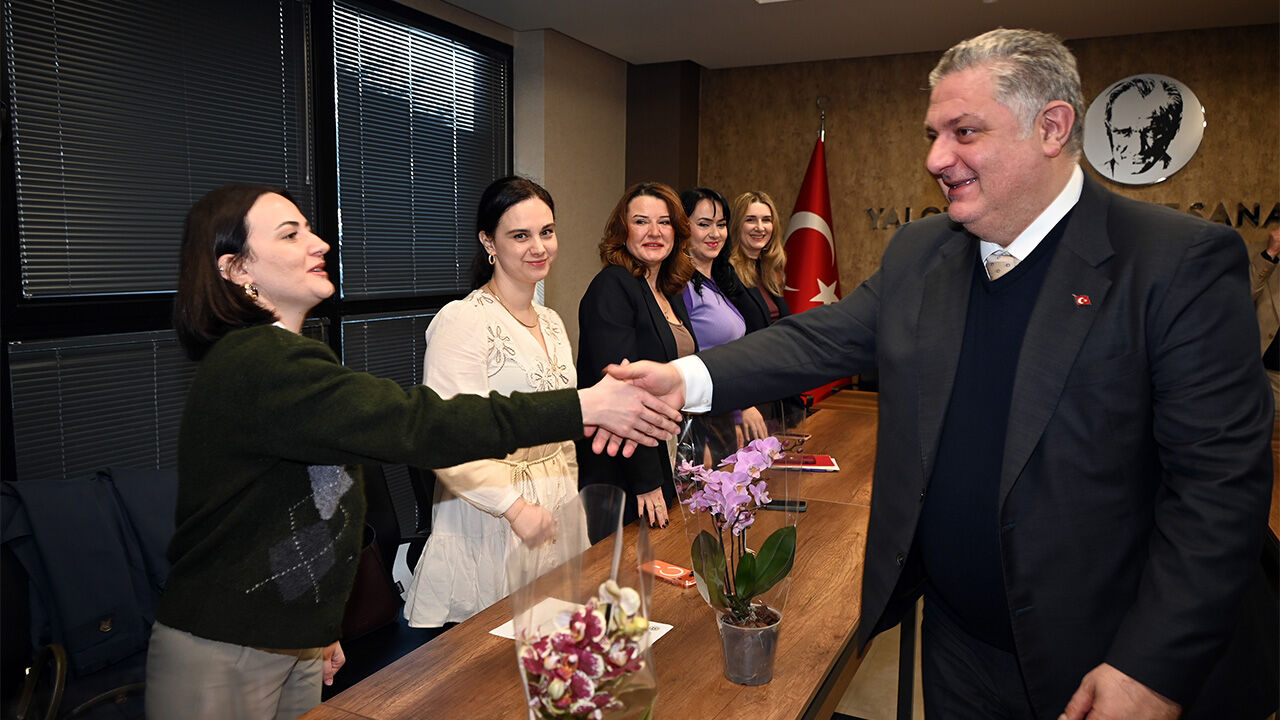 Yalova Belediye Baskan Uretici Kadinlar 8 Mart Toplanti (1)
