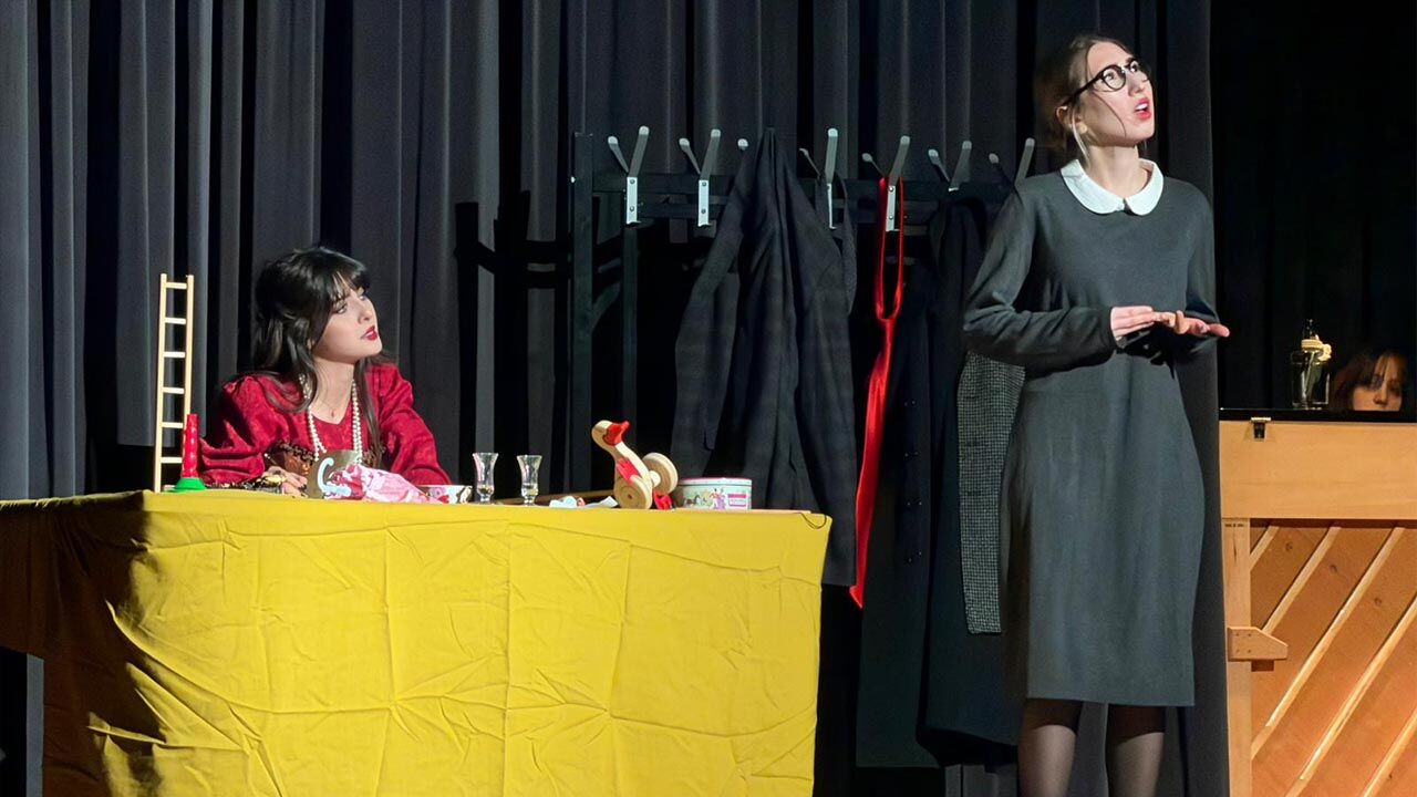 Yalova Belediyesi Tiyatro Oyun Gosteri Sevgili Doktor (2)