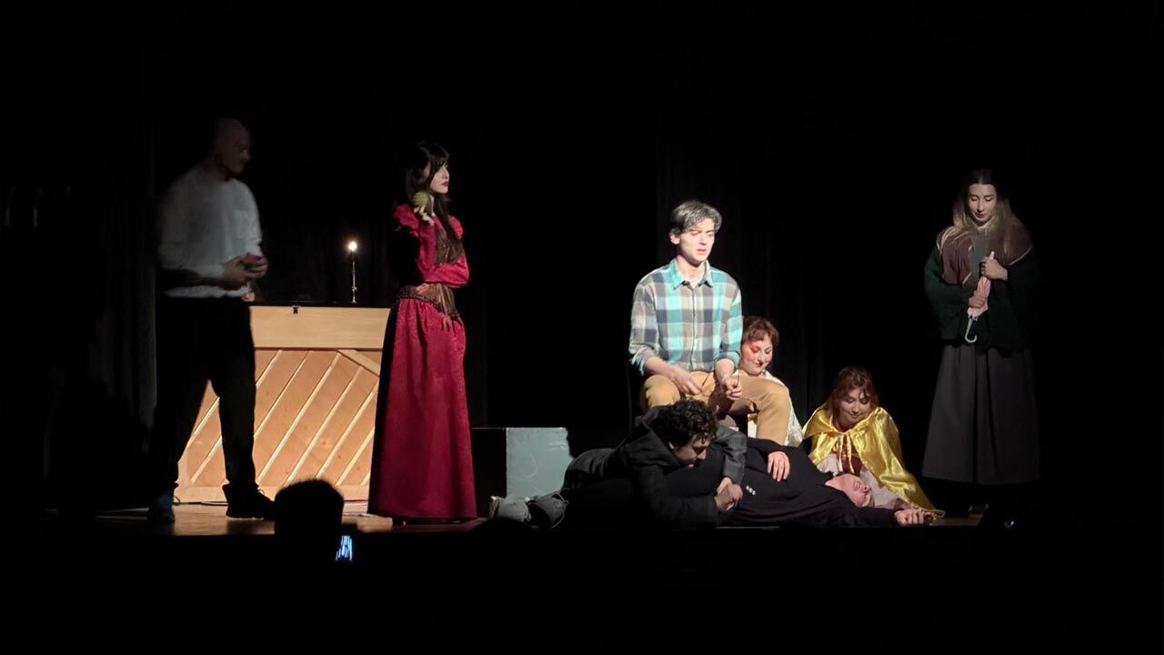 Yalova Belediyesi Tiyatro Oyun Gosteri Sevgili Doktor (3)