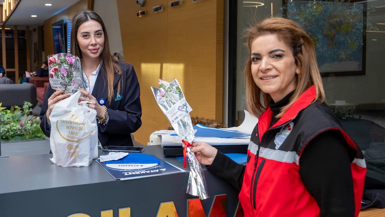 Yalova Beledi̇yesi̇'nden Sağlik Çalişanlarina 14 Mart Zi̇yareti̇ Haber (5)