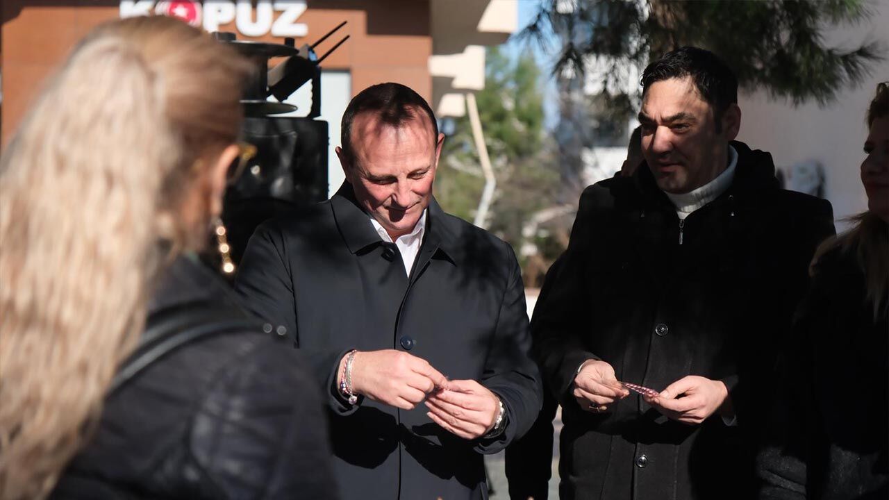 Yalova Ciftlikkoy Belediye Baskan Bahar Martenicka Gelenek (3)