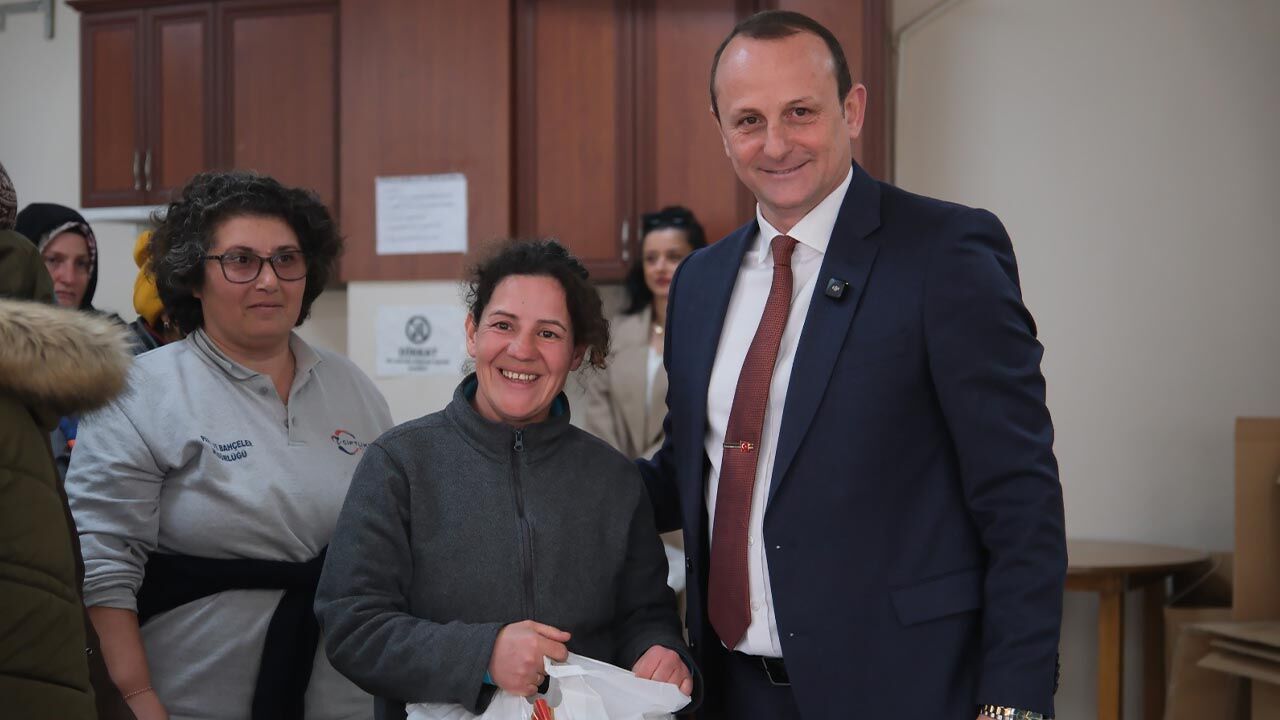 Yalova Ciftlikkoy Belediye Baskan Kadin Calisan Personel Gun Kutlama Hediye (3)