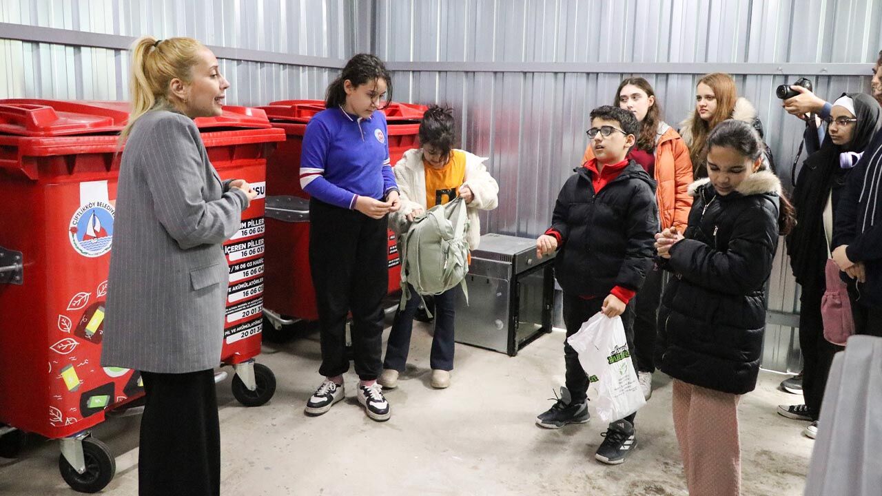 Yalova Ciftlikkoy Belediye Geri Donusum Merkez Uluslararasi Atik Gunu Ogrenciler Ziyaret (4)