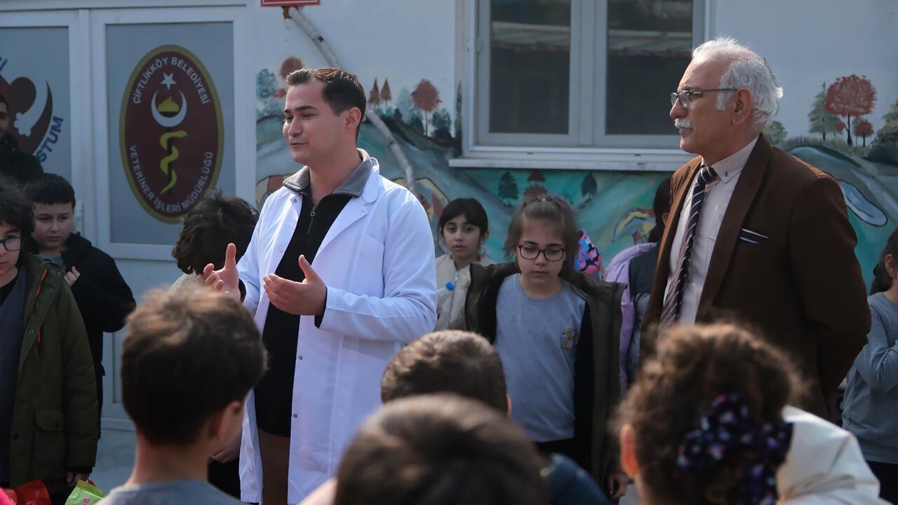 Yalova Ciftlikkoy Belediye Ozel Bilge Okullari Ogrenciler Sokak Hayvan Mama Geri Donusum Atik (3)