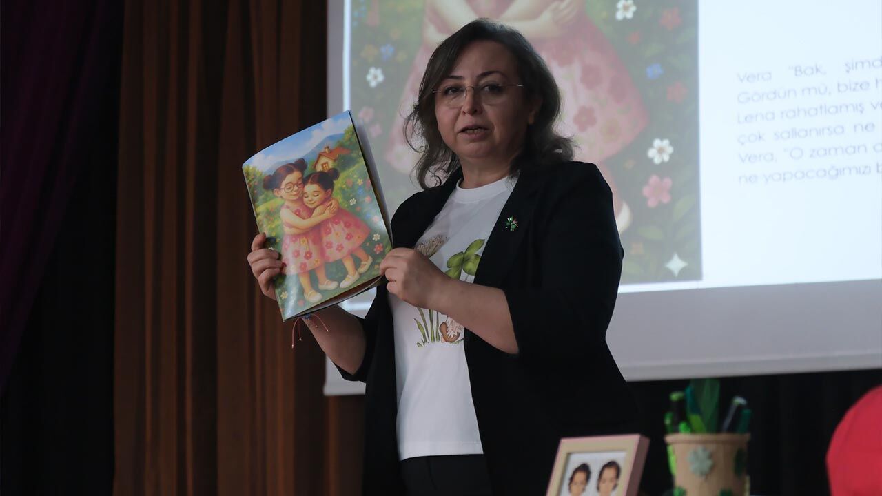 Yalova Ciftlikkoy Belediye Yazar Deprem Farkindalik Ogrenciler (1)