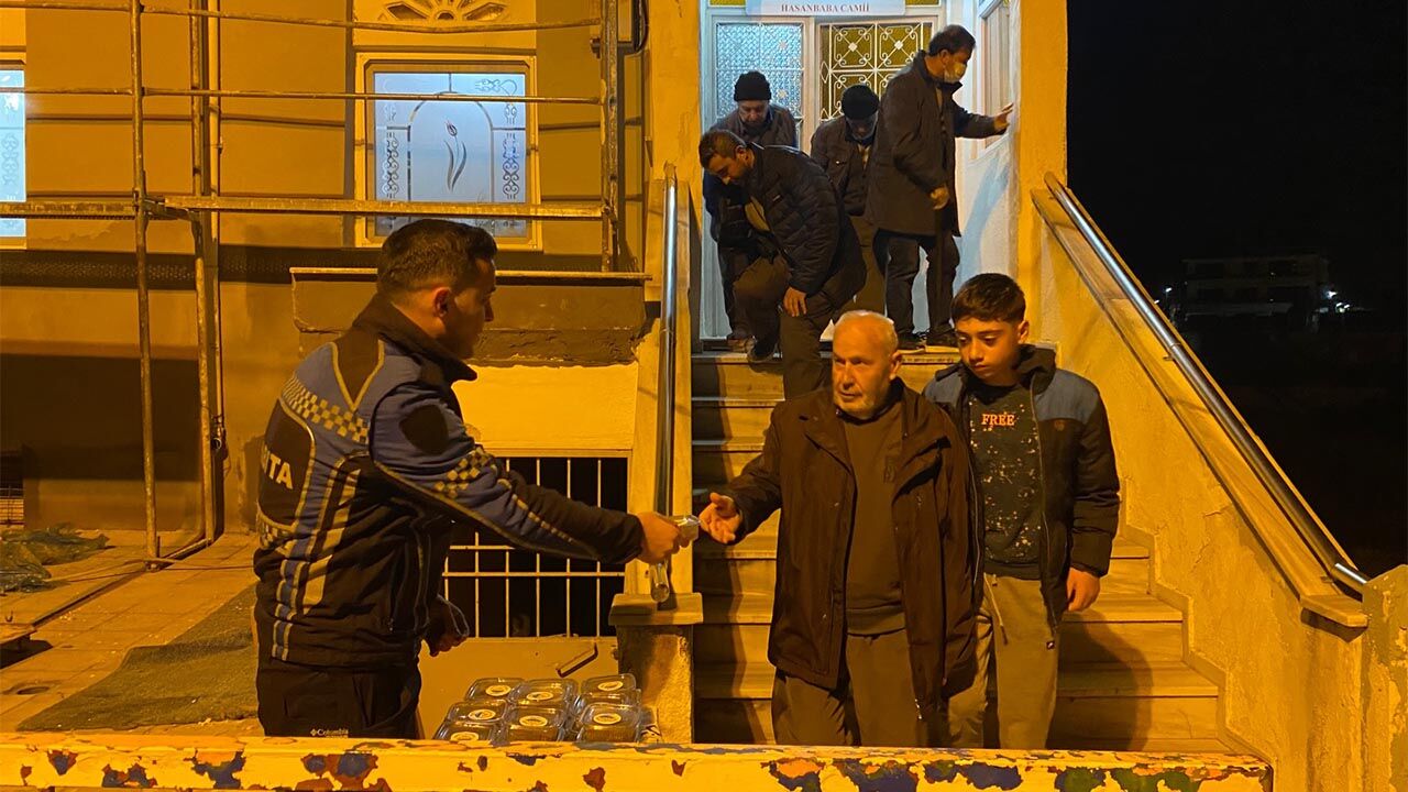 Yalova Cinarcik Belediye Kadir Gecesi Camii Helva Ikram (1)