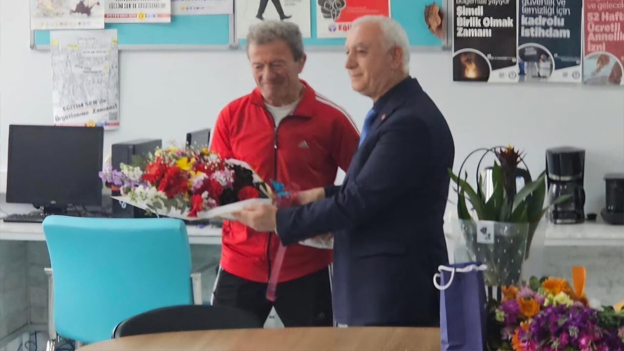 Yalova Halil Inalcik Lise Beden Egitimi Ogretmen Kenan Bektas Emeklilik Veda Toren (2)