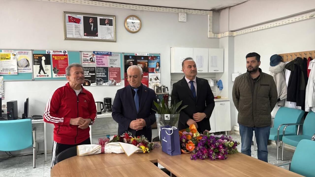 Yalova Halil Inalcik Lise Beden Egitimi Ogretmen Kenan Bektas Emeklilik Veda Toren (4)