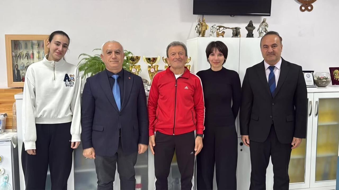 Yalova Halil Inalcik Lise Beden Egitimi Ogretmen Kenan Bektas Emeklilik Veda Toren (5)