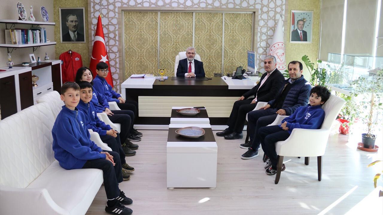 Yalova Sehit Muhammed Altug Imam Hatip Robotik Takim Eskisehir Basari Il Milli Egitim Mudur Gorusme (1)