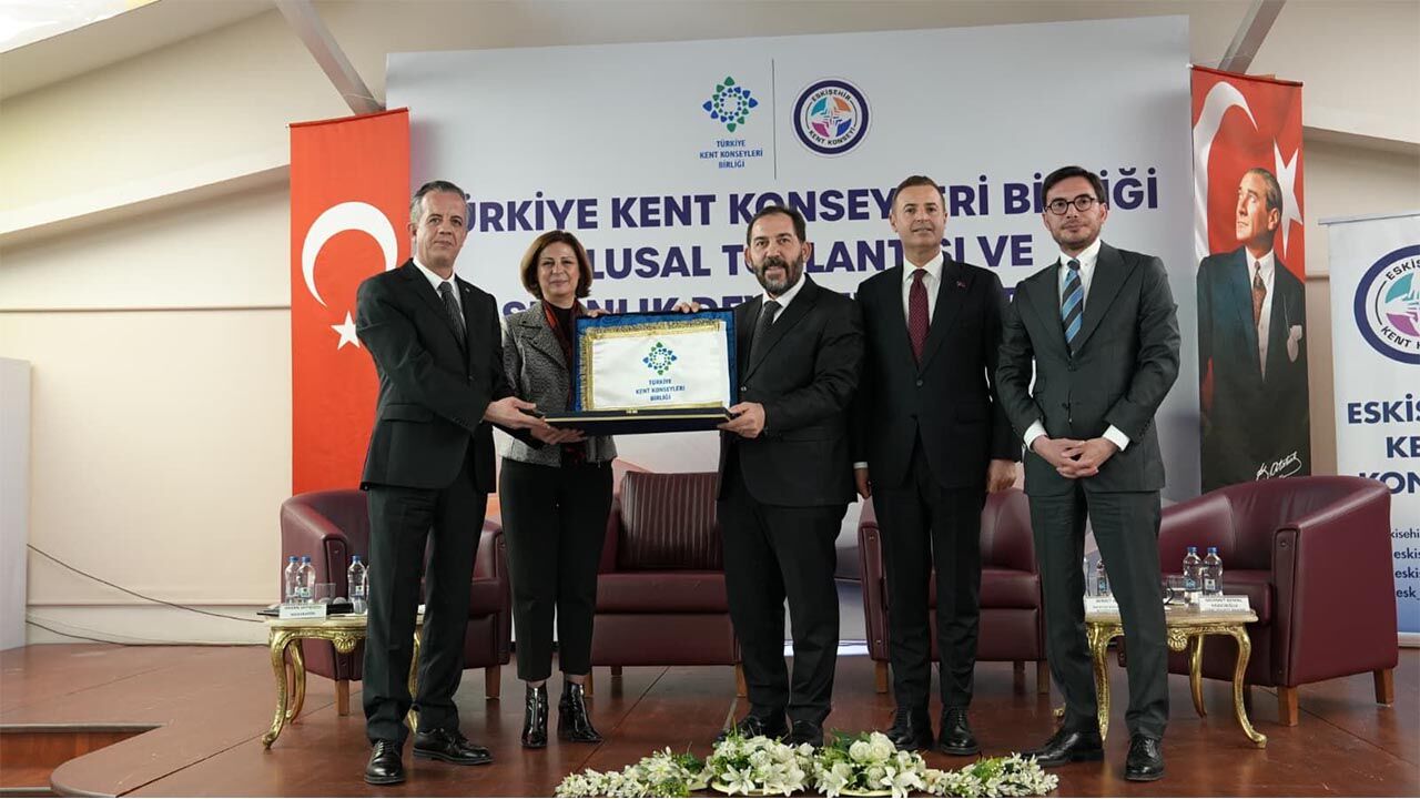 Yalova Turkiye Kent Konsey Baskanlik Devir Teslim Bayrak Degisim (1)