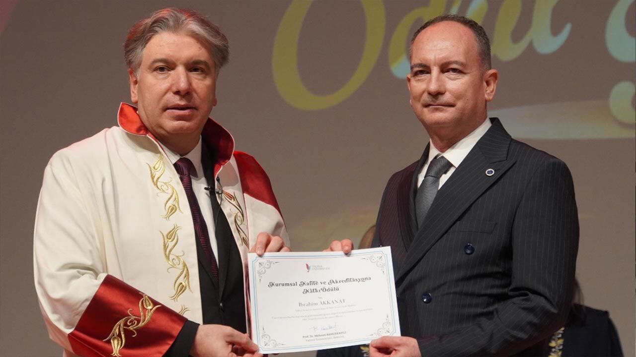 Yalova Universitesi Ticaret Sicil Muduru Kurumsal Akreditasyon Belge Rektor (2)