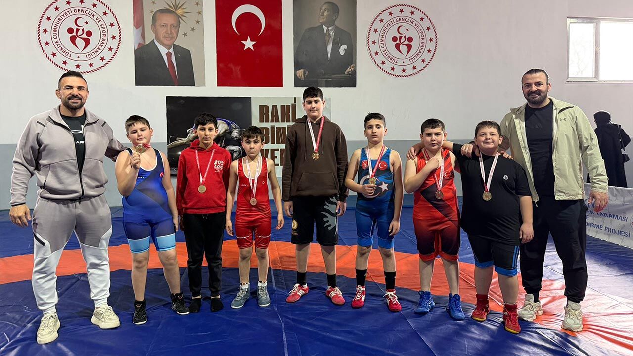 Altınova’nın Minik Güreşçileri Yalova Şampiyonası’na Damga Vurdu (2)