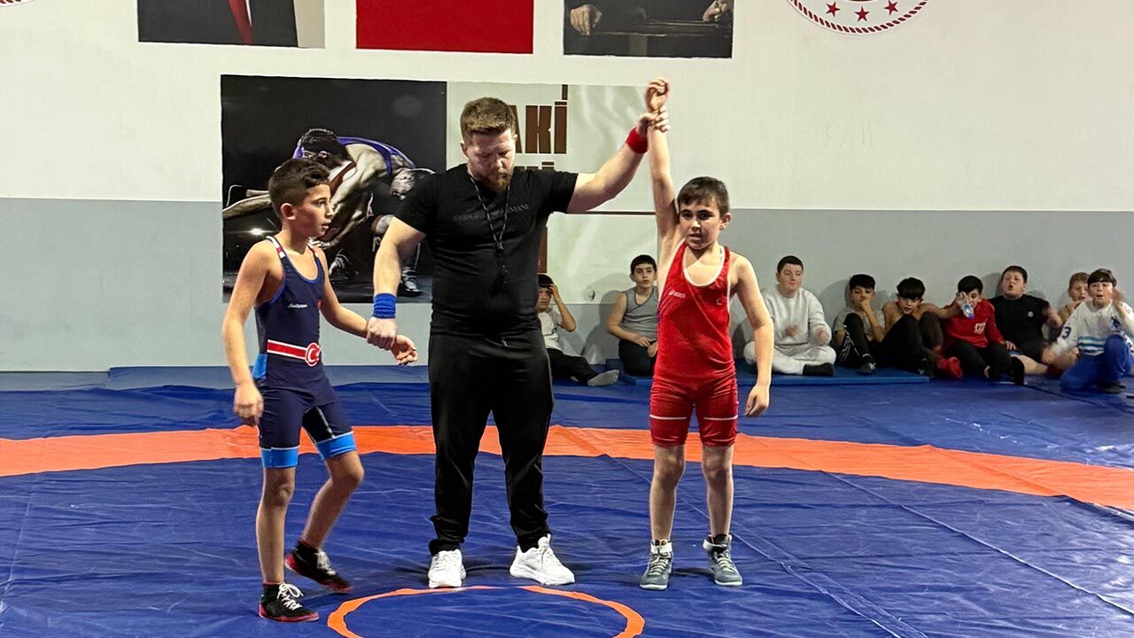 Altınova’nın Minik Güreşçileri Yalova Şampiyonası’na Damga Vurdu (6)