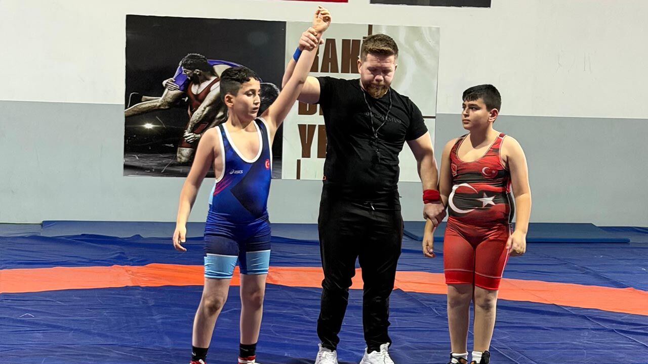 Altınova’nın Minik Güreşçileri Yalova Şampiyonası’na Damga Vurdu (7)