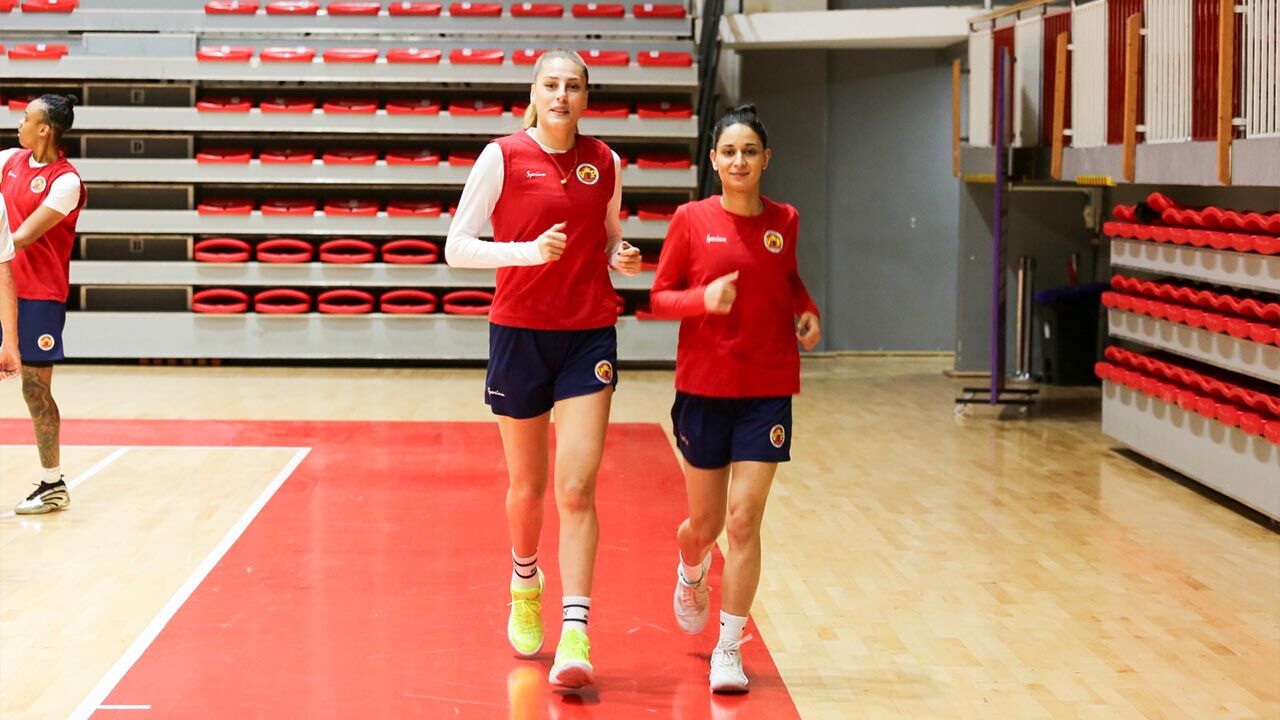 Bizim Kızlar Rövanşı Almak İstiyor (2)